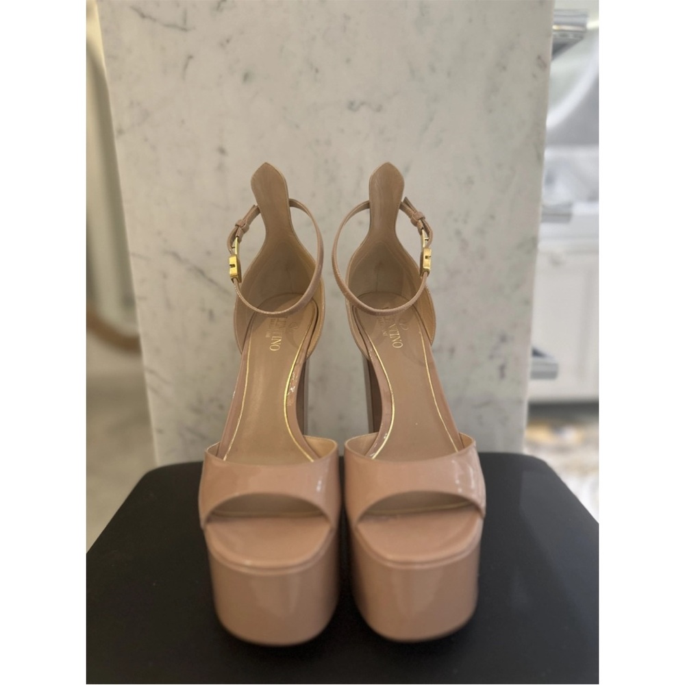 Valentino “tan go” platforms. Size 40